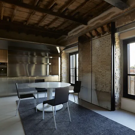 Rhinoceros Aparthotel