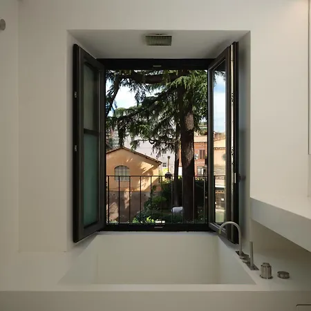 Rhinoceros 5* Rome